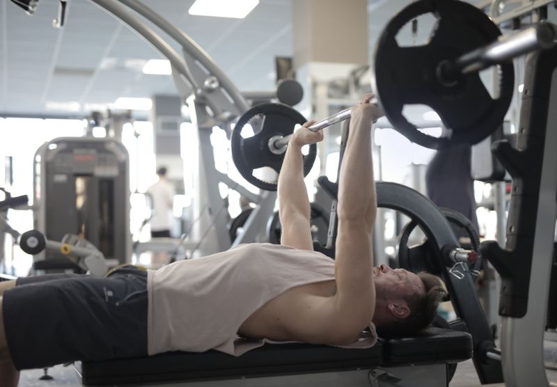 Adjustable weight bench